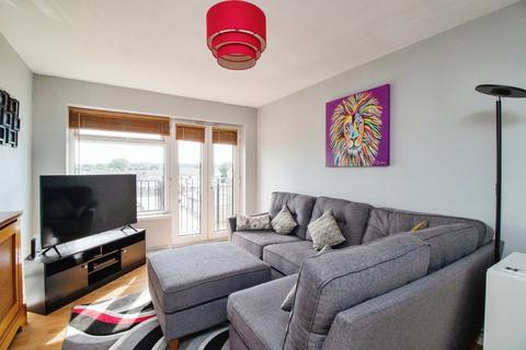 2 bedroom flat for sale, Essex Close, Rayleigh, SS6