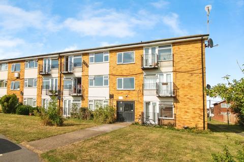 2 bedroom flat for sale, Essex Close, Rayleigh, SS6