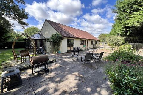 5 bedroom detached bungalow for sale, Selby Road, Camblesforth, Selby