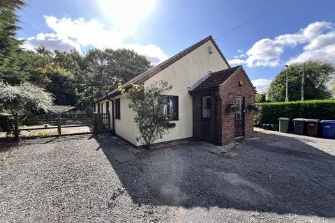 5 bedroom detached bungalow for sale, Selby Road, Camblesforth, Selby