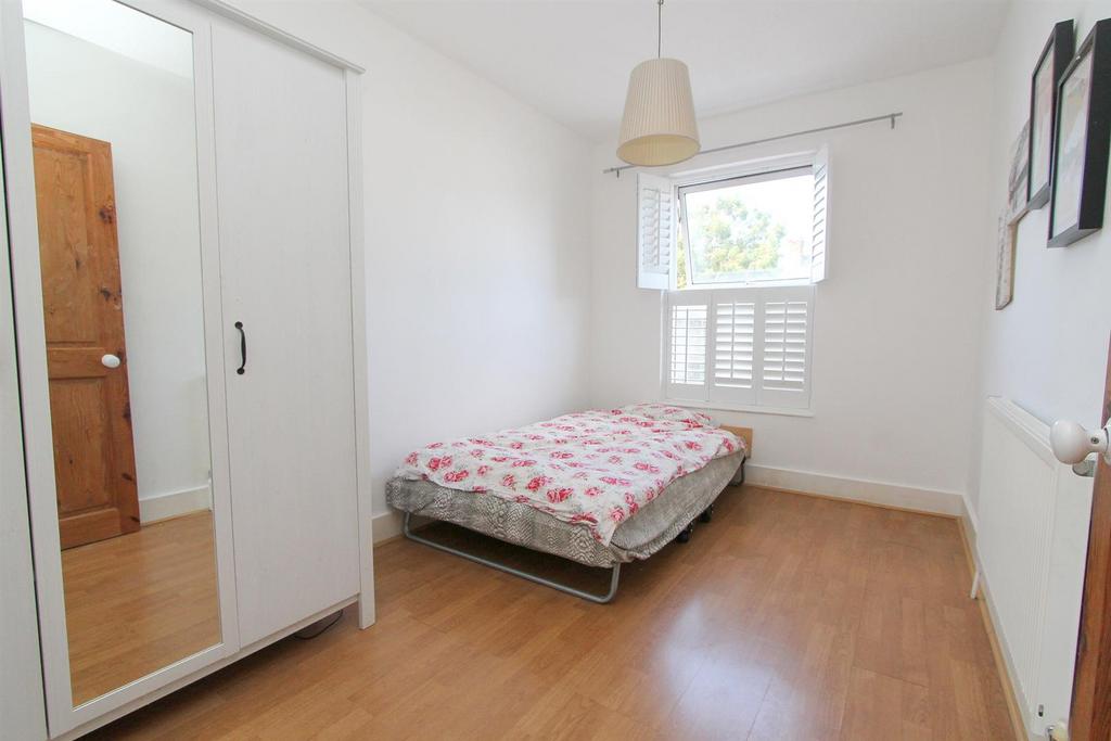 Bed 2.jpg