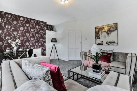 2 bedroom flat to rent, Inverleith Street, Glasgow G32