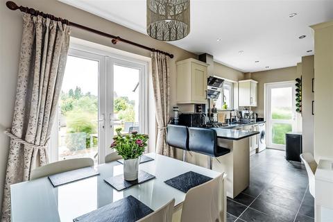 4 Ulstan Close, Woldingham, Caterham, CR3 7EH