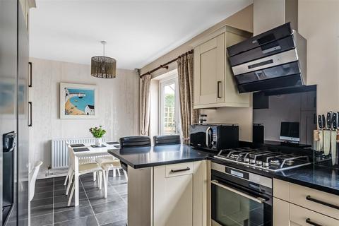 4 Ulstan Close, Woldingham, Caterham, CR3 7EH