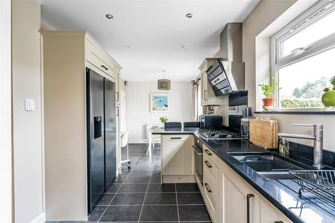 4 Ulstan Close, Woldingham, Caterham, CR3 7EH
