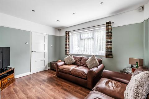 4 Ulstan Close, Woldingham, Caterham, CR3 7EH