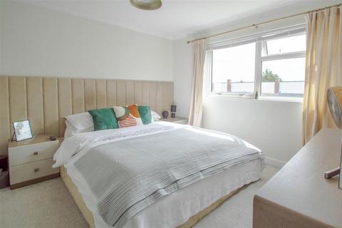 3 bedroom terraced house for sale, St. James Court, Haverhill CB9