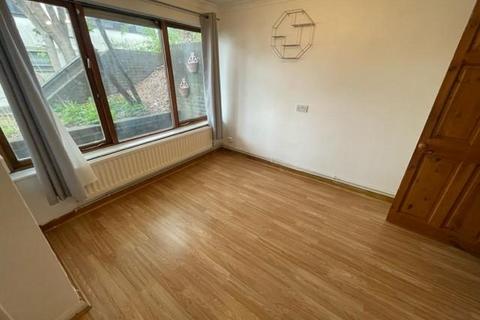 3 bedroom flat for sale, Crawley Green Road, Crawley Green, Luton, LU2