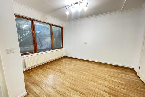 3 bedroom flat for sale, Crawley Green Road, Crawley Green, Luton, LU2