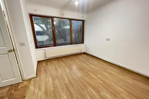 3 bedroom flat for sale, Crawley Green Road, Crawley Green, Luton, LU2