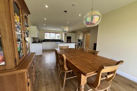 19 Clos Castell, Llangynidr, Crickhowell, NP8 1NZ