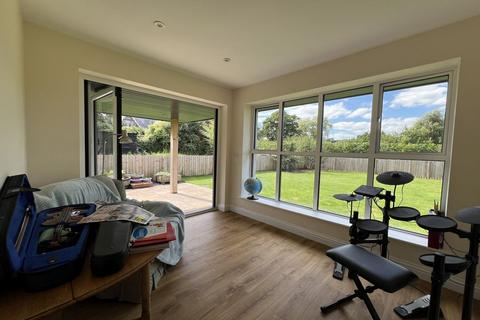 19 Clos Castell, Llangynidr, Crickhowell, NP8 1NZ