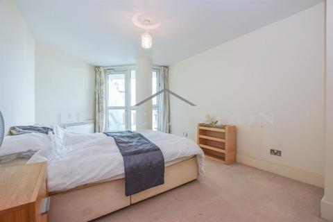 2 bedroom apartment to rent, Bridge House, St George Wharf, London