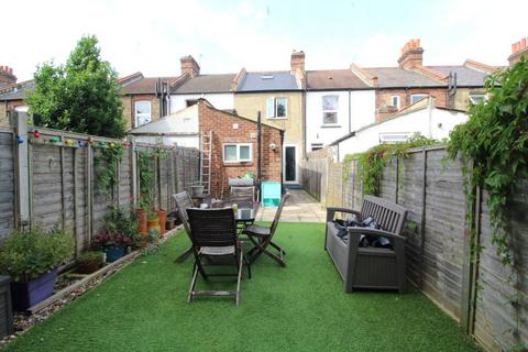 2 bedroom cottage for sale, Elmers Road, Woodside Green, London, SE25