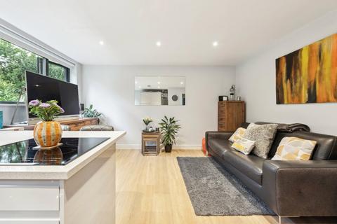 Flat 27, Lincoln House Brookfield Road, Wooburn Green, High Wycombe, HP10 0QA