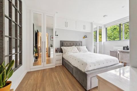 Flat 27, Lincoln House Brookfield Road, Wooburn Green, High Wycombe, HP10 0QA