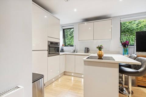 Flat 27, Lincoln House Brookfield Road, Wooburn Green, High Wycombe, HP10 0QA