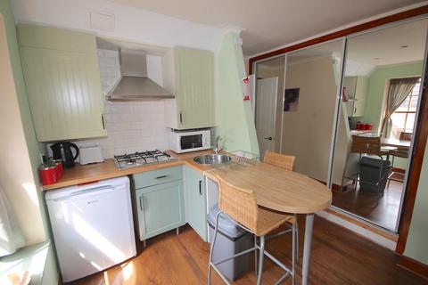 Studio to rent, Kings Stables Road, Edinburgh, EH1