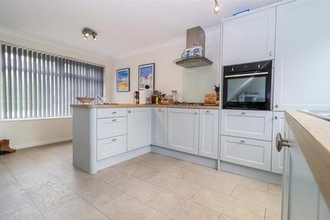 74 Valley Drive, Wrenthorpe, Wakefield, WF2 0TL
