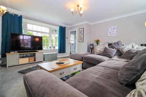 74 Valley Drive, Wrenthorpe, Wakefield, WF2 0TL