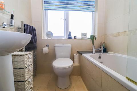 74 Valley Drive, Wrenthorpe, Wakefield, WF2 0TL