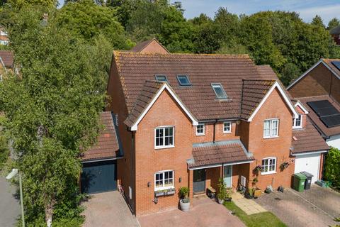 32 Hillside, Whitchurch, RG28 7SN