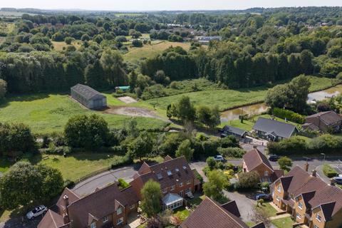 32 Hillside, Whitchurch, RG28 7SN