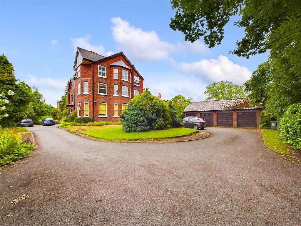 Kennerleys Court, Wilmslow SK9 2 bed apartment to rent £1,400 pcm (£