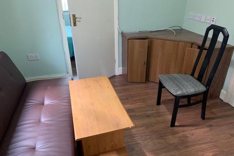 1 bedroom flat to rent, Hounslow TW4