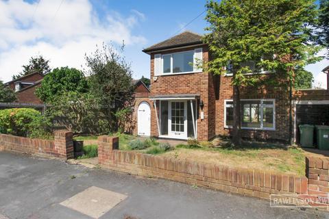 4 bedroom detached house to rent, Mole Abbey Gardens, West Molesey KT8