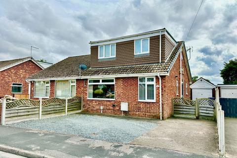 4 bedroom semi-detached bungalow for sale, St. Marys Drive, Hull HU12