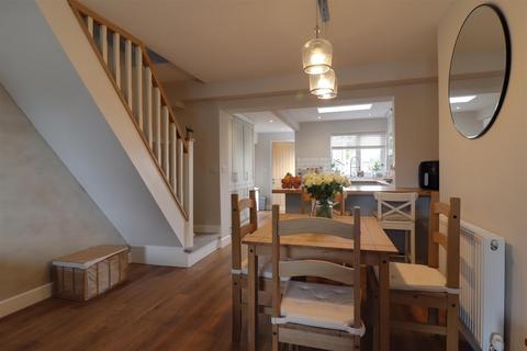 2 Avenue Terrace, Stonehouse, GL10 3RE
