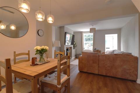 2 Avenue Terrace, Stonehouse, GL10 3RE