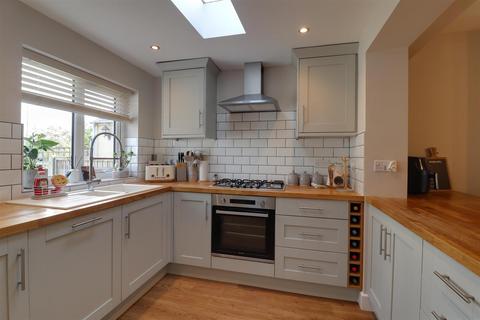 2 Avenue Terrace, Stonehouse, GL10 3RE