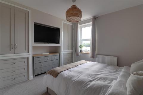 2 Avenue Terrace, Stonehouse, GL10 3RE