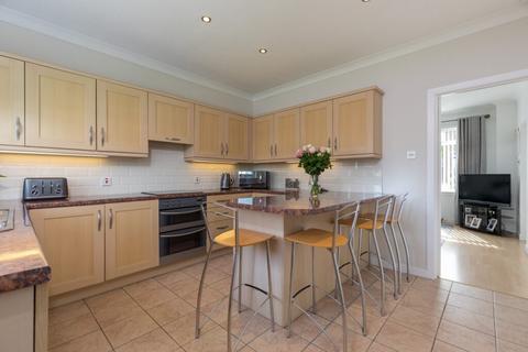 22 Lomondside Avenue, Clarkston, Glasgow, G76 7UJ