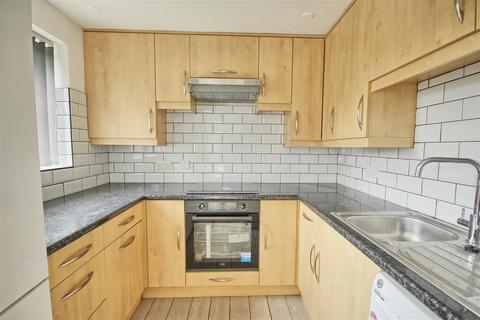17 Kelman Close, Waltham Cross, EN8 8JL