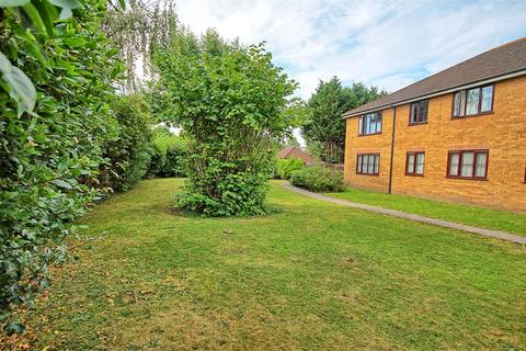 17 Kelman Close, Waltham Cross, EN8 8JL