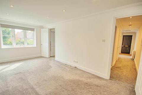 17 Kelman Close, Waltham Cross, EN8 8JL