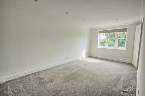 17 Kelman Close, Waltham Cross, EN8 8JL