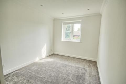 17 Kelman Close, Waltham Cross, EN8 8JL