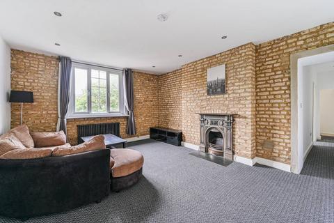 2 bedroom flat for sale, Streatham High Road, Streatham Common, London, SW16