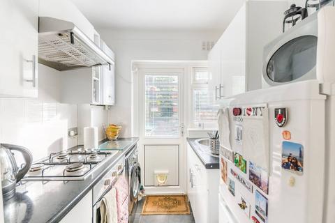 1 bedroom flat to rent, Dinton Road, Tooting Broadway, London, SW19