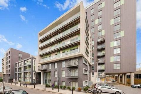 Studio to rent, Christian Street, Tower Hill, London, E1