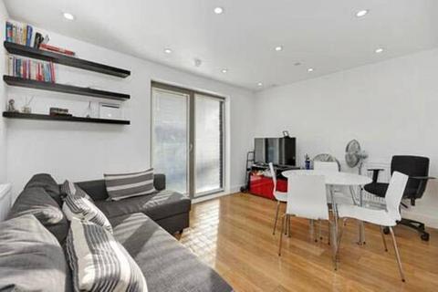 Studio to rent, Christian Street, Tower Hill, London, E1