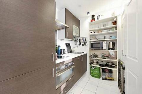 Studio to rent, Christian Street, Tower Hill, London, E1