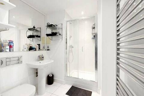 Studio to rent, Christian Street, Tower Hill, London, E1