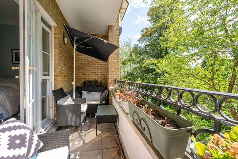 3 bedroom flat for sale, Southlands Drive, Wimbledon Common, London, SW19