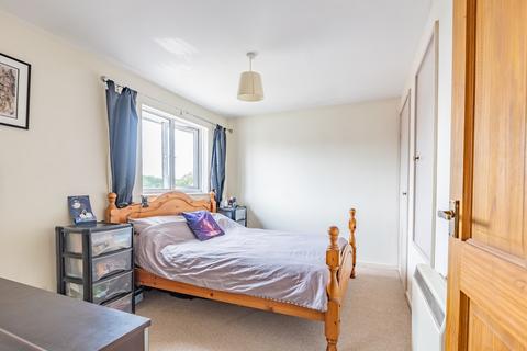 104 Bracken Close, Carterton, OX18 1TG