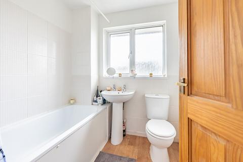 104 Bracken Close, Carterton, OX18 1TG